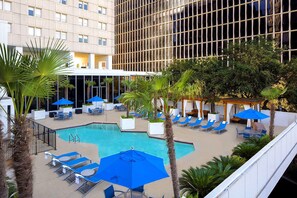 Outdoor pool, pool umbrellas, sun loungers