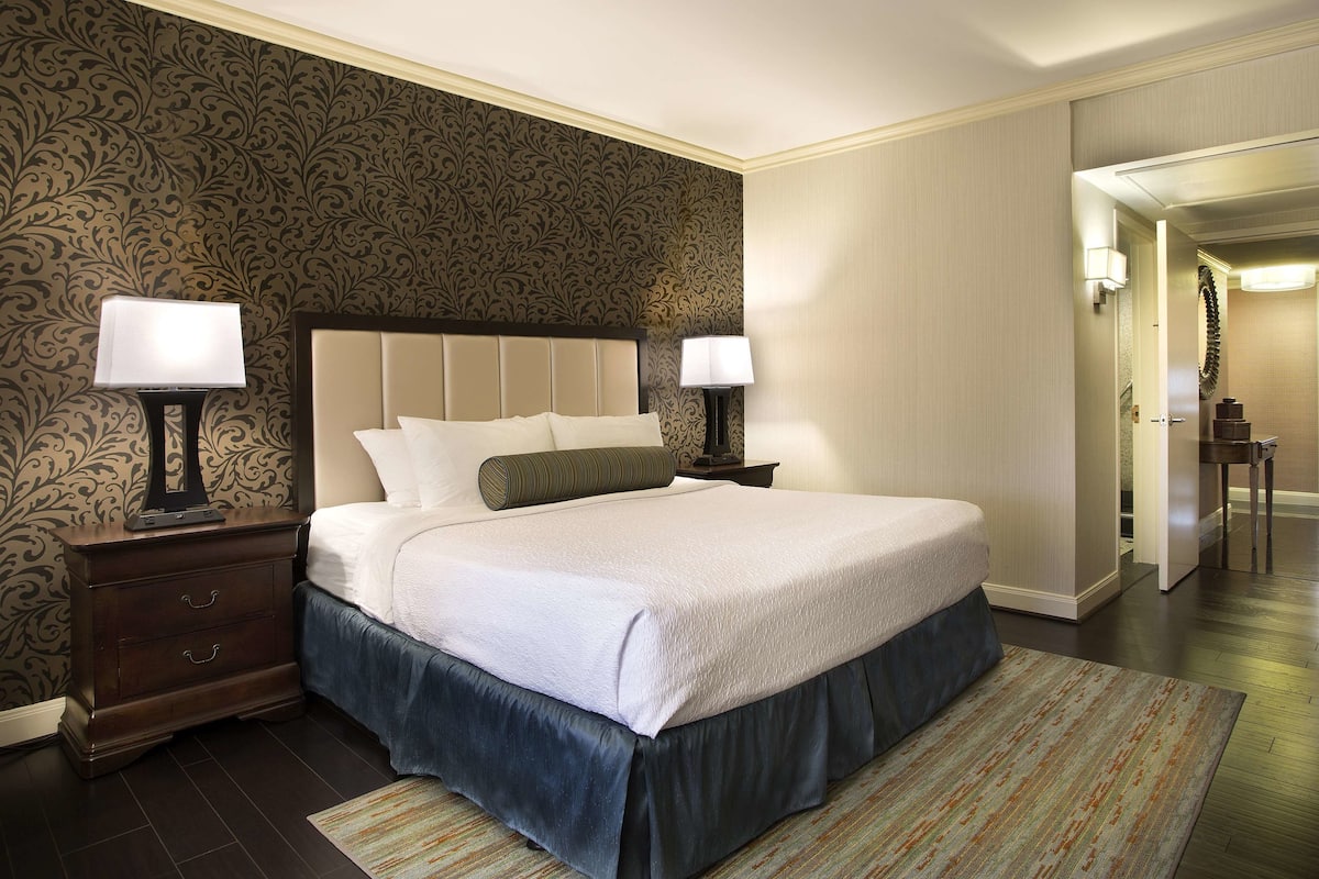 Presidential Suite | Premium bedding, Tempur-Pedic beds, in-room safe, desk