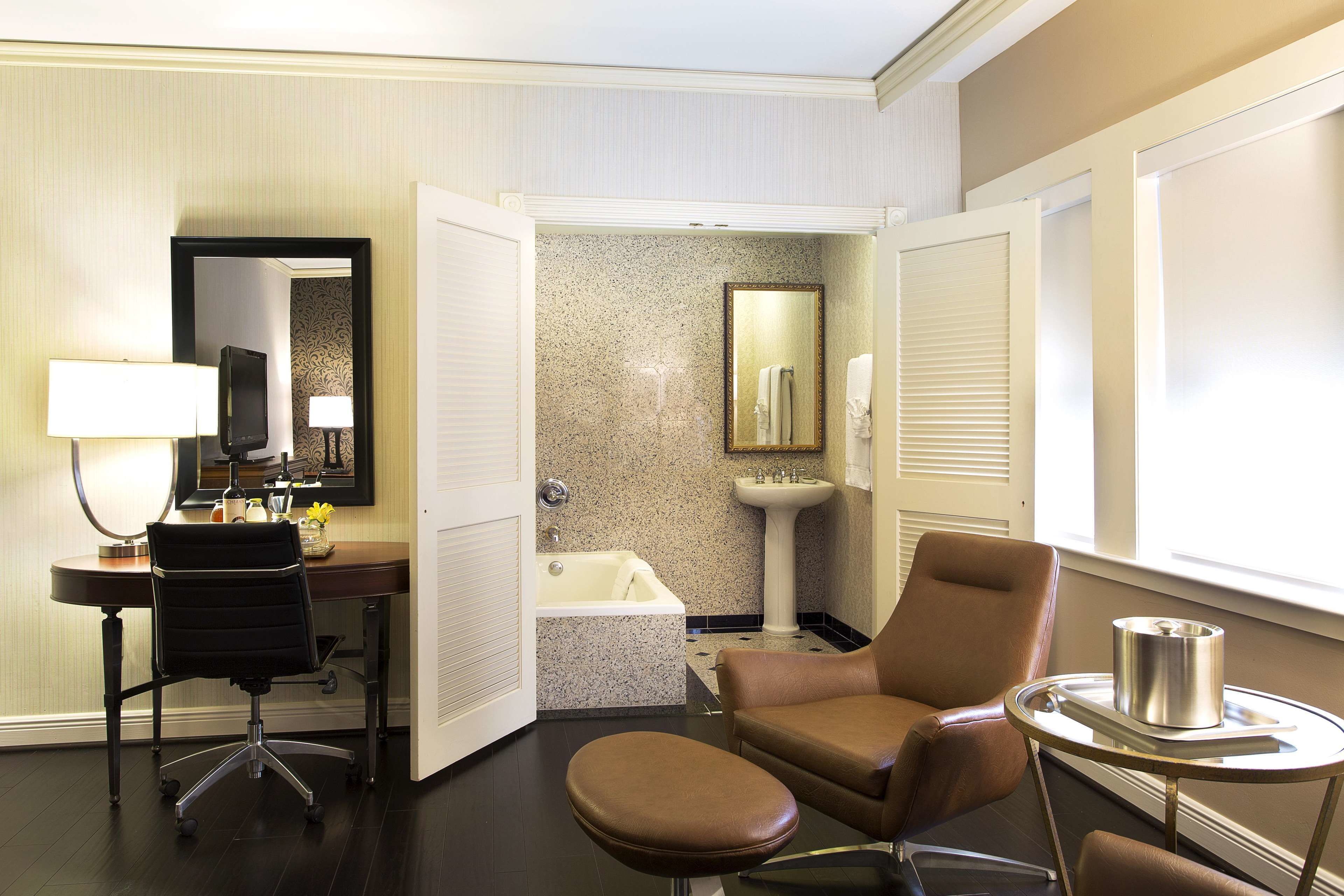 deluxe room, 1 king bed | interior