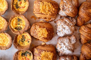 Tägliches Frühstücksbuffet gegen Gebühr