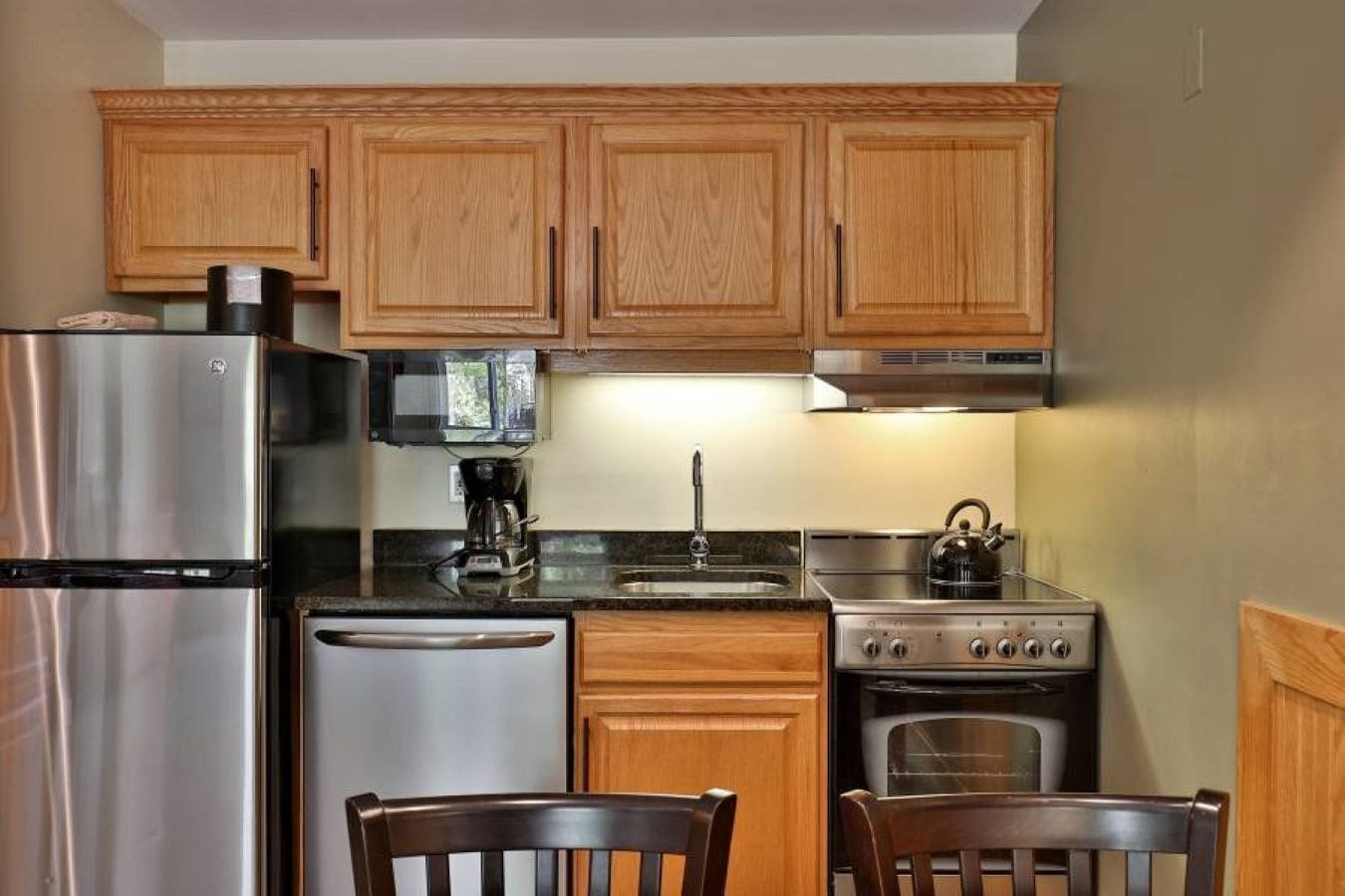 standard studio | desk, blackout curtains, iron/ironing board, free wifi