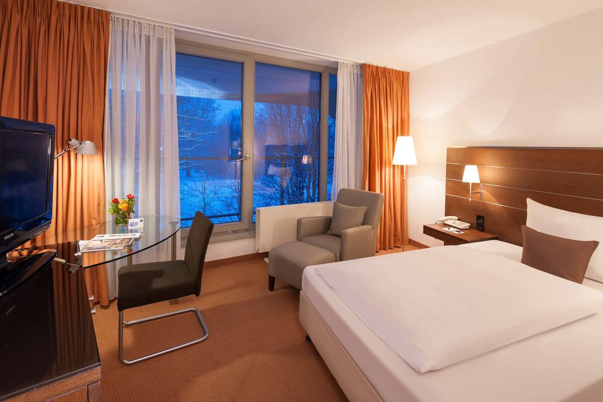 standard single room (floors 1-3) | hypo-allergenic bedding, down duvets, minibar, in-room safe