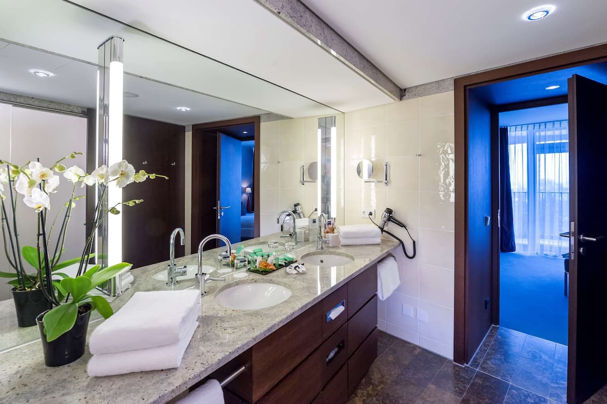 junior suite | bathroom sink