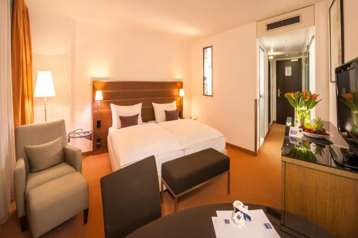 Hypo-allergenic bedding, down duvets, minibar, in-room safe