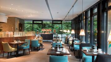 Tägliches Frühstücksbuffet gegen Gebühr