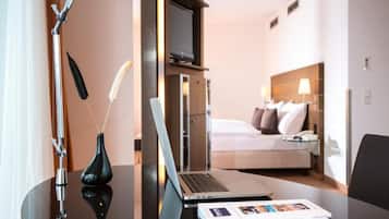 Comfort-Doppelzimmer (Floors 6-9) | Allergikerbettwaren, Daunenbettdecken, Minibar, Zimmersafe
