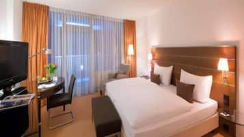 Ropa de cama hipoalergénica, edredones de plumas, minibar y caja fuerte