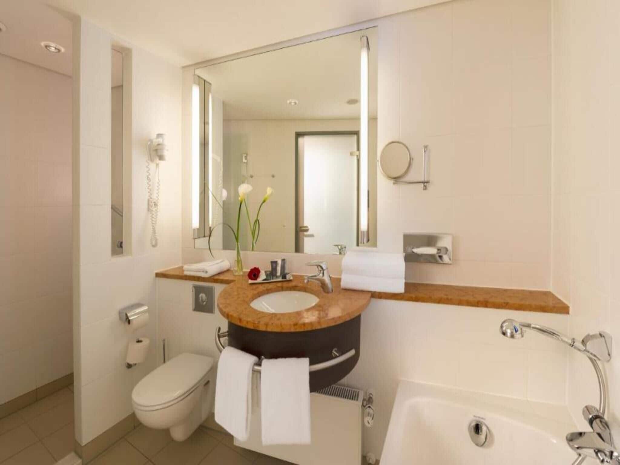 Superior Double Room (Floors 10-11) | Bathroom | Shower, free toiletries, hair dryer, towels