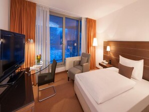 Standard-Einzelzimmer (Floors 1-3) | Allergikerbettwaren, Daunenbettdecken, Minibar, Zimmersafe