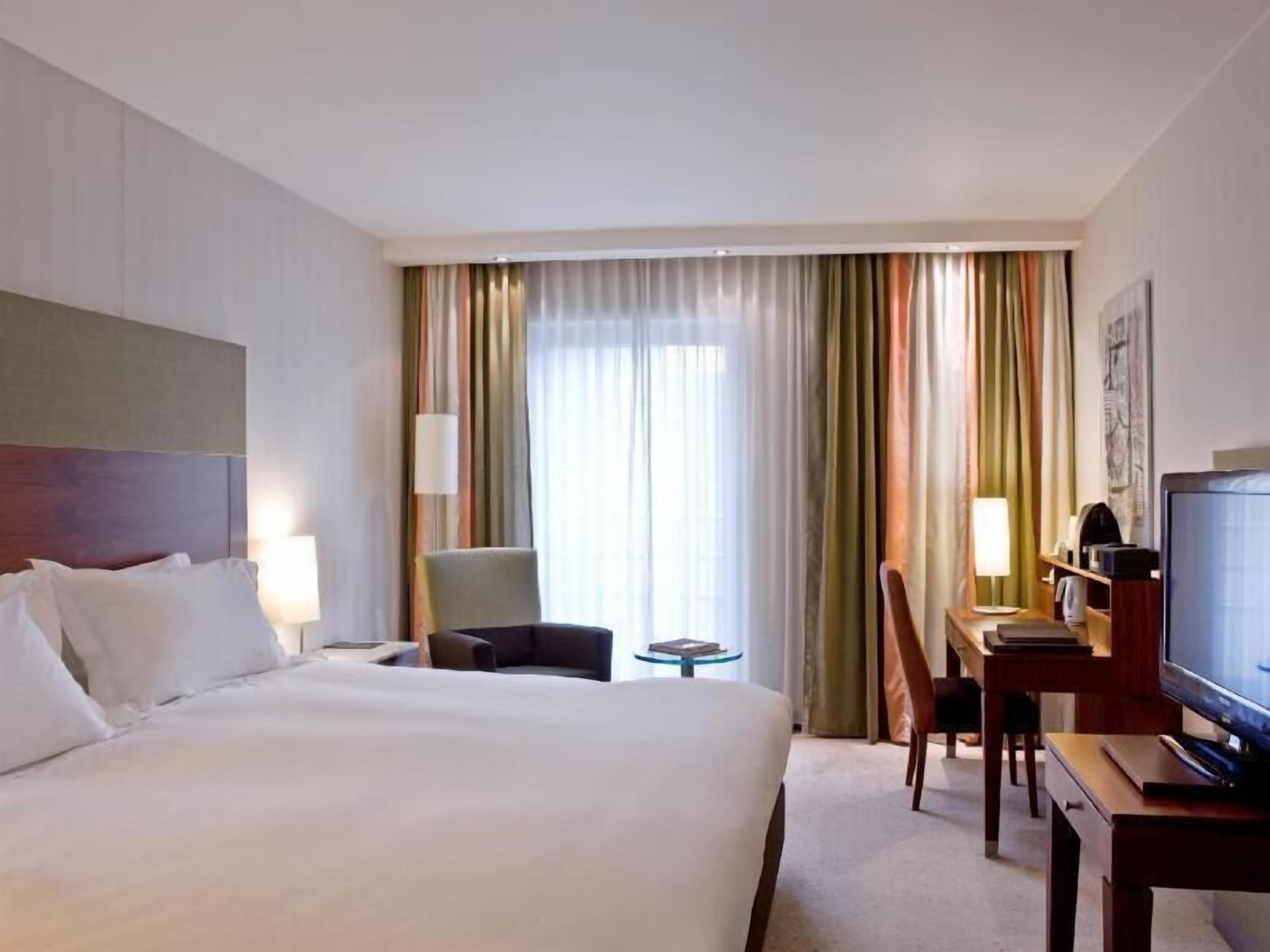 In-room safe, desk, laptop workspace, iron/ironing board