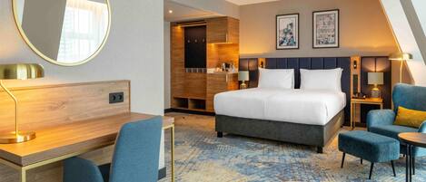 Rom – classic, 1 kingsize-seng, tilgjengelighetstilpasset | Safe på rommet, skrivebord, skrivebord for bærbar PC og lydisolert