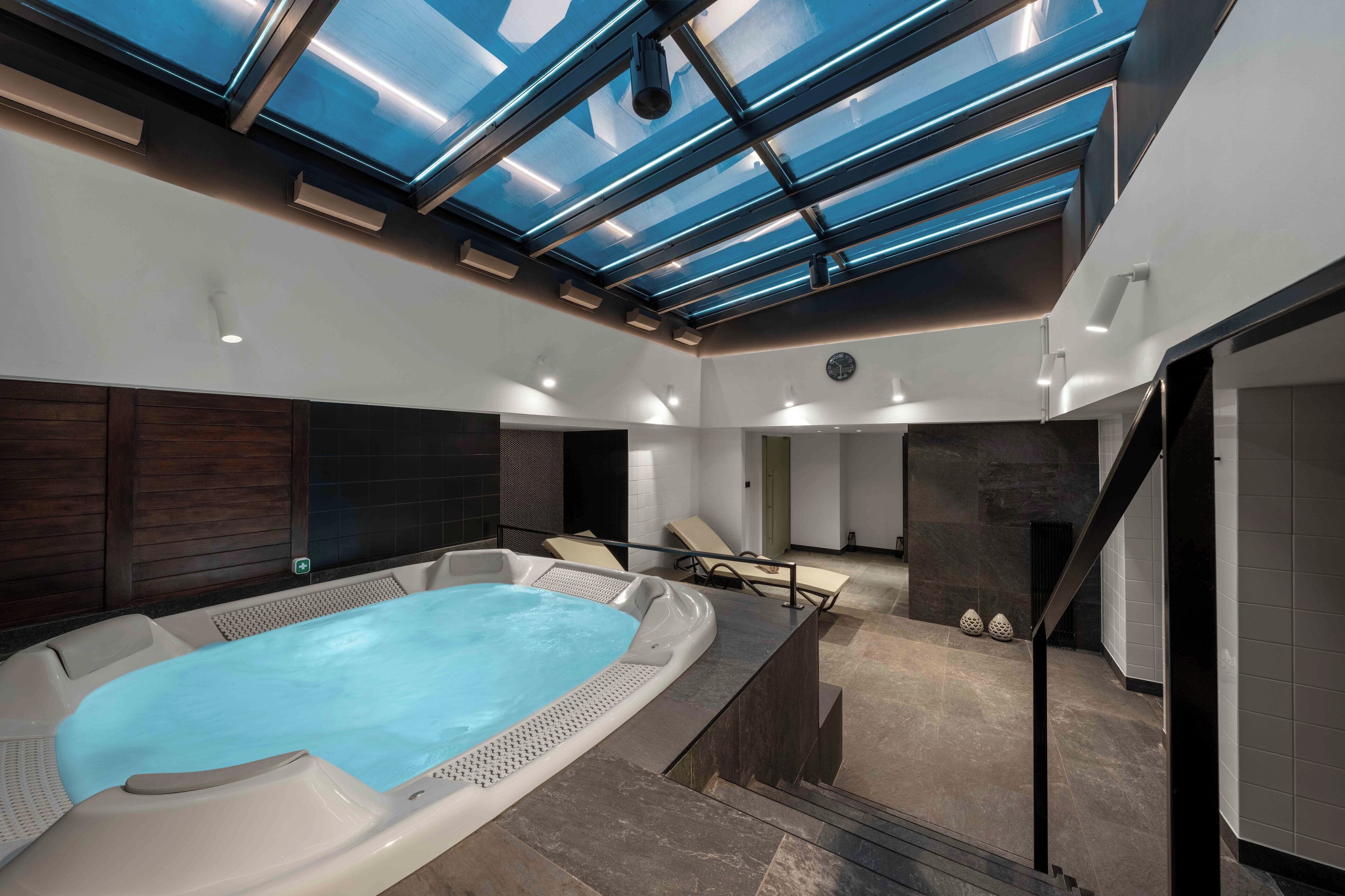 مغطس سبا داخلي