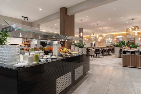 Daily full breakfast (PLN 70 per person)