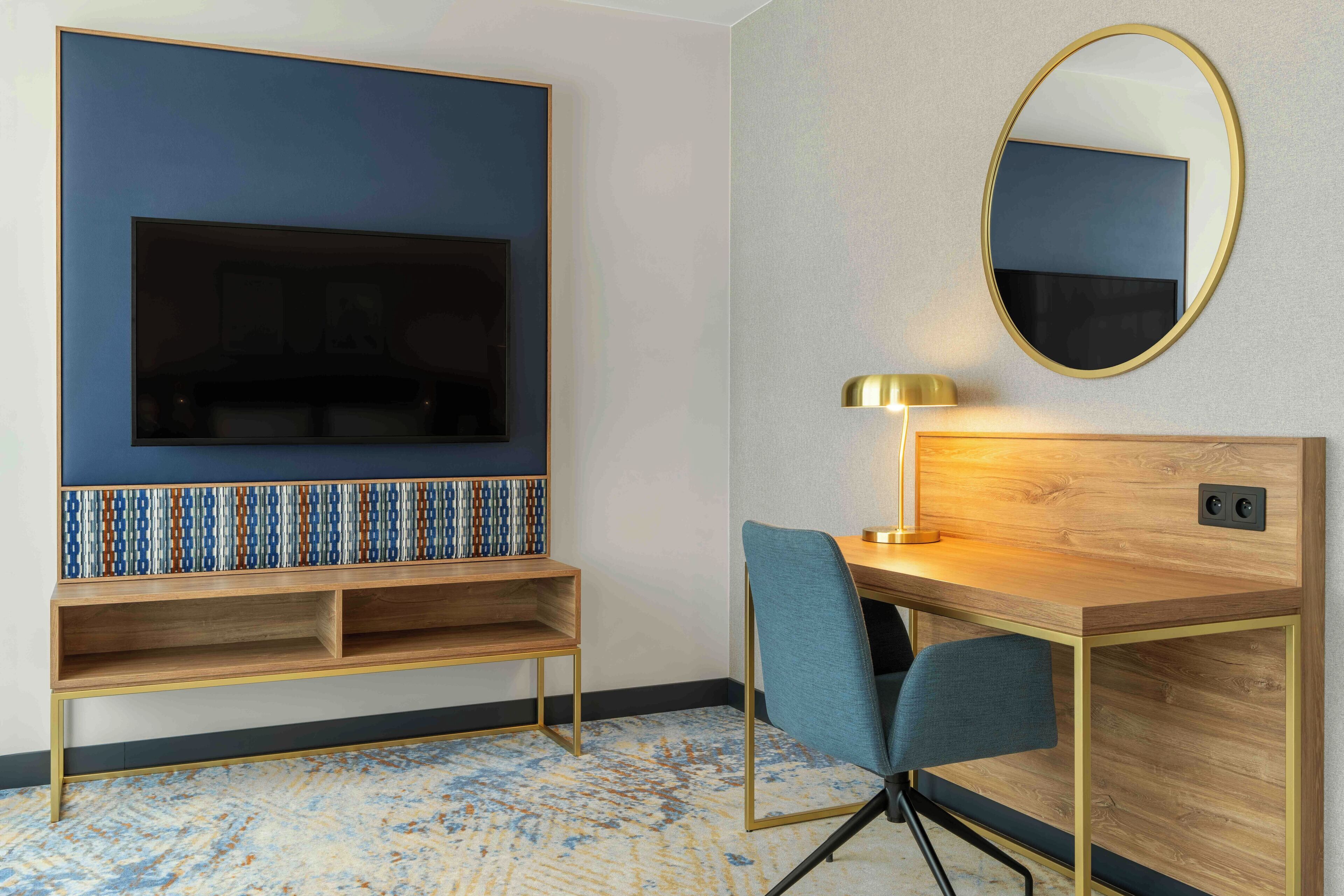 classic room, 1 king bed, accessible | in-room safe, desk, laptop workspace, soundproofing