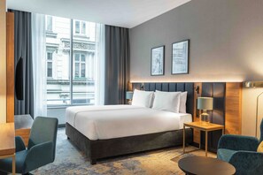 Premium Room, 1 King Bed | In-room safe, desk, laptop workspace, soundproofing