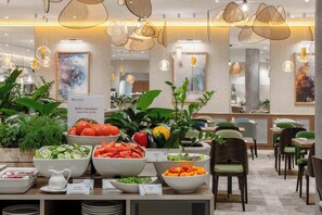 Petit déjeuner complet (70 PLN par personne)