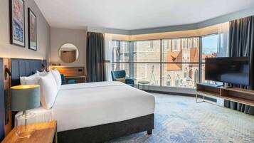 特級客房, 1 張特大雙人床 | 房內夾萬、書桌、手提電腦工作空間、隔音