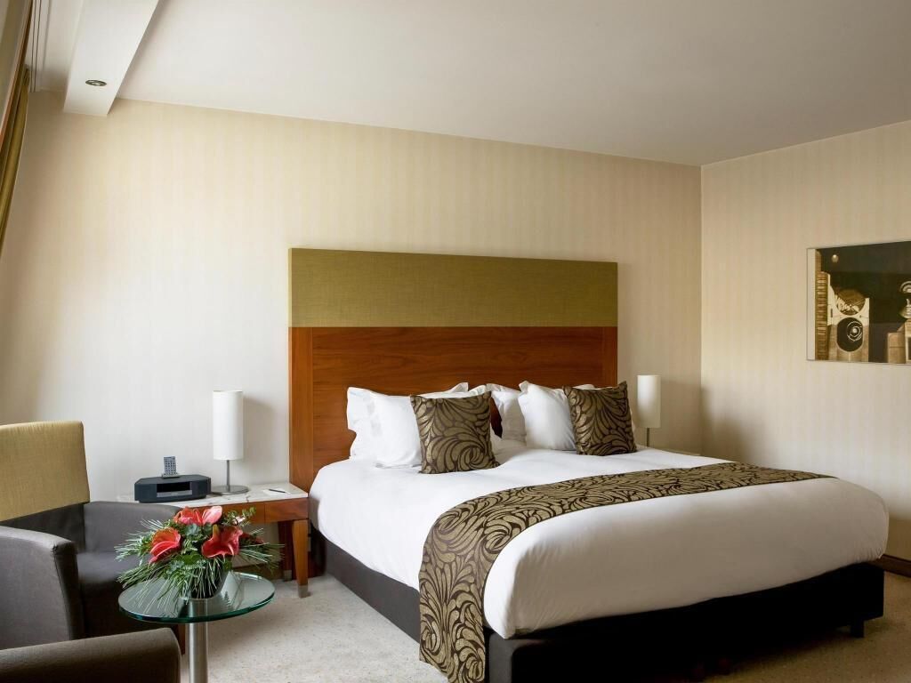 In-room safe, desk, laptop workspace, iron/ironing board