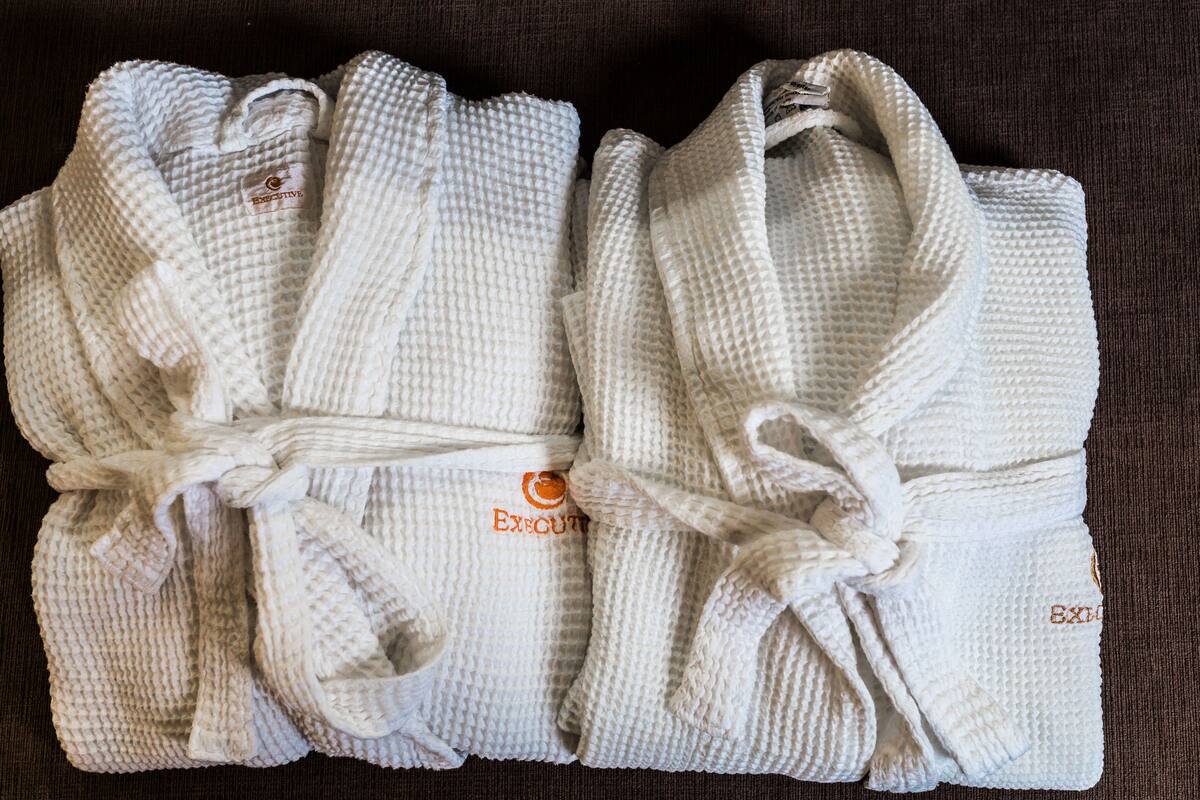 executive suite, 1 king bed with sofa bed | room amenity