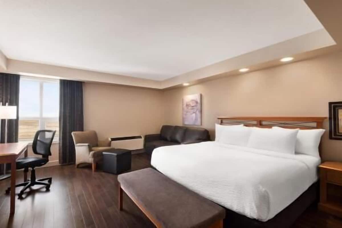Premium bedding, pillowtop beds, in-room safe, individually furnished