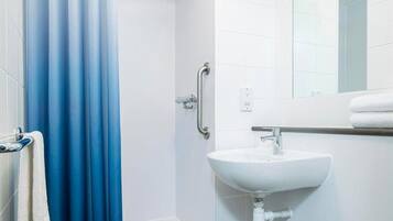 Banheira, secador de cabelo