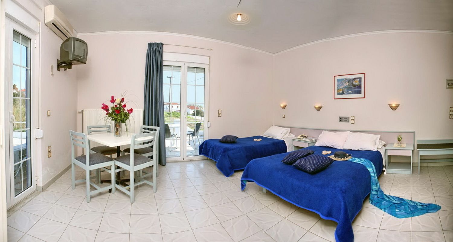 standard triple room | living area