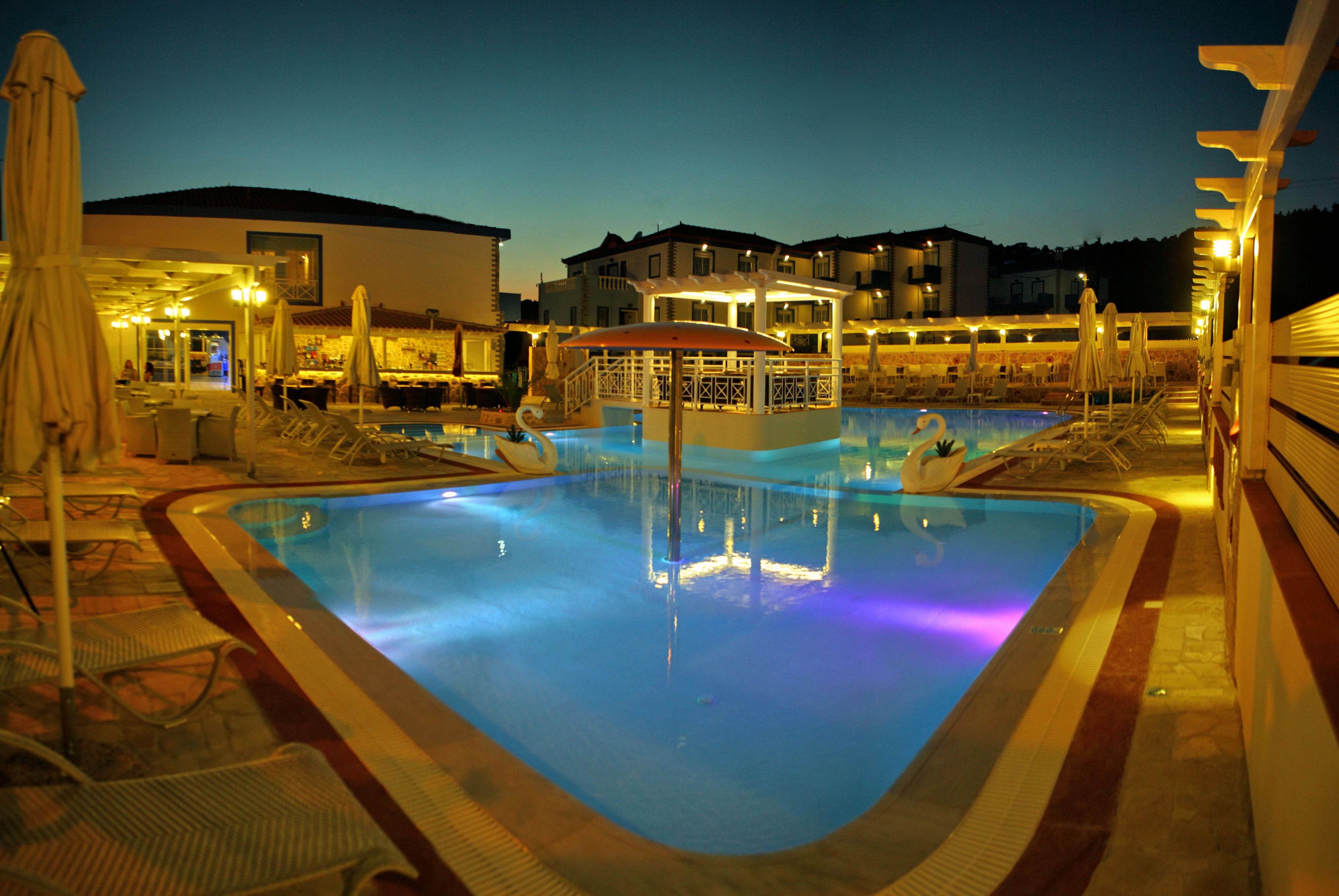 seasonal outdoor pool, pool umbrellas