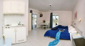 Standard Triple Room | Living area - Hotel Aphrodite Beach (Lesvos)