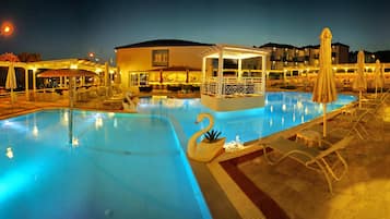 Seasonal outdoor pool, pool umbrellas