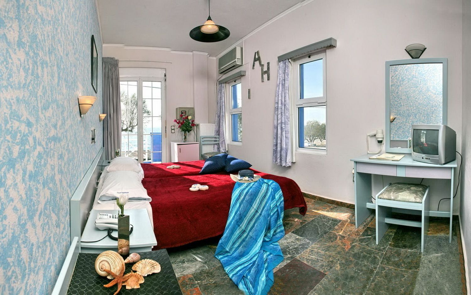 1 bedroom, minibar, in-room safe, desk