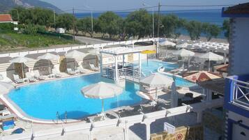 Seasonal outdoor pool, pool umbrellas