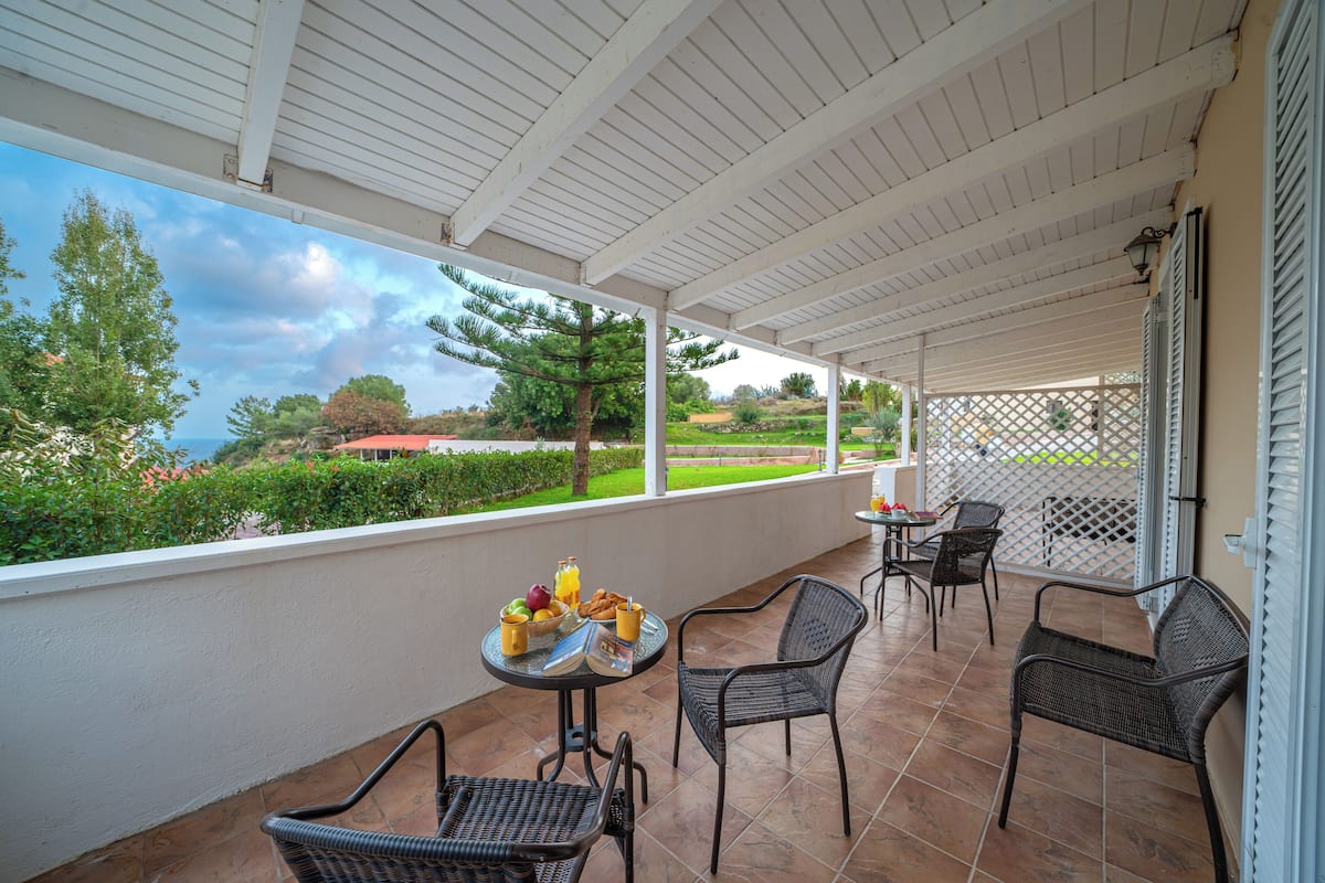Family Apartment, Garden View | Terrace/patio