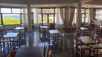 Lunch and dinner served