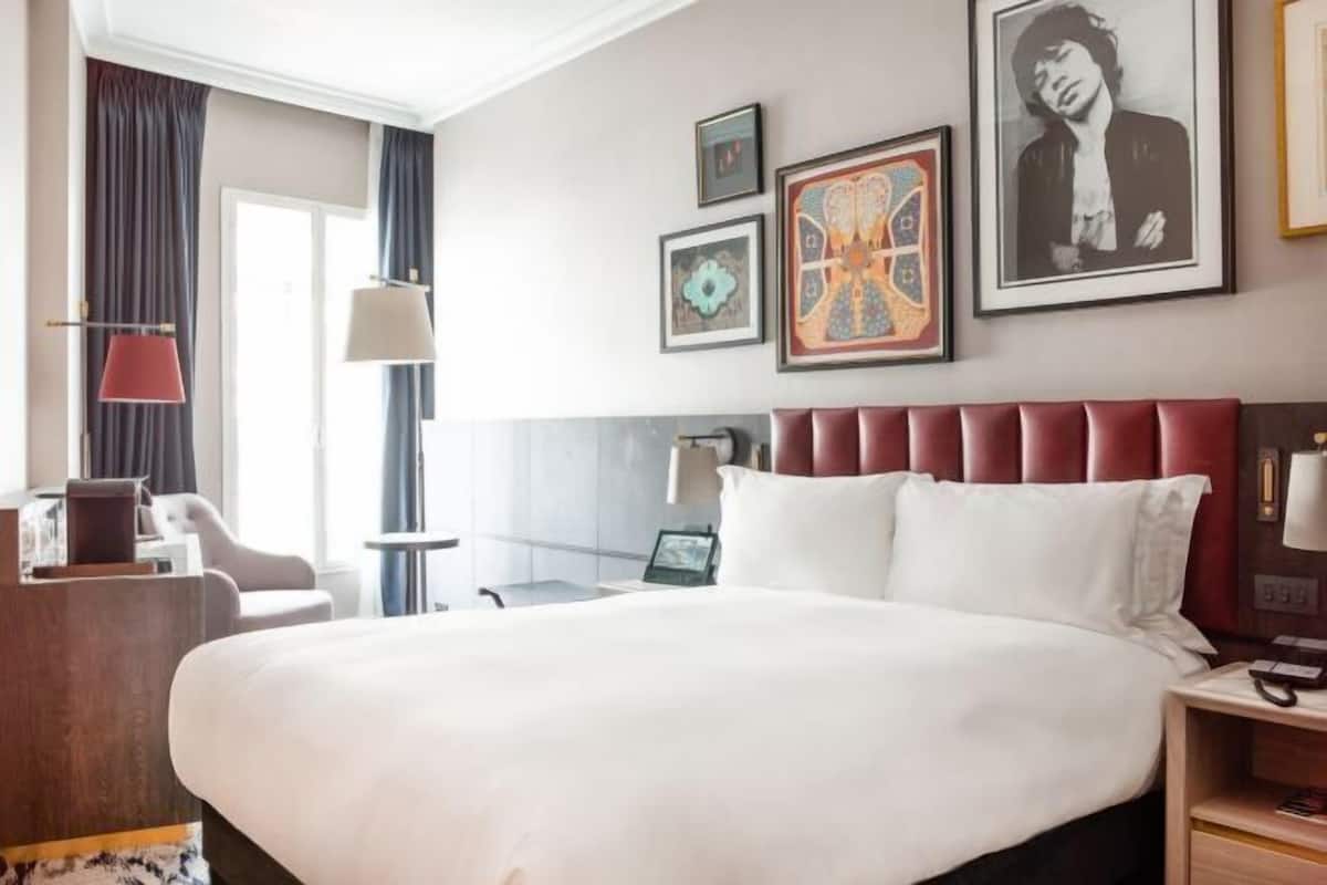 Egyptian cotton sheets, premium bedding, minibar (free items)