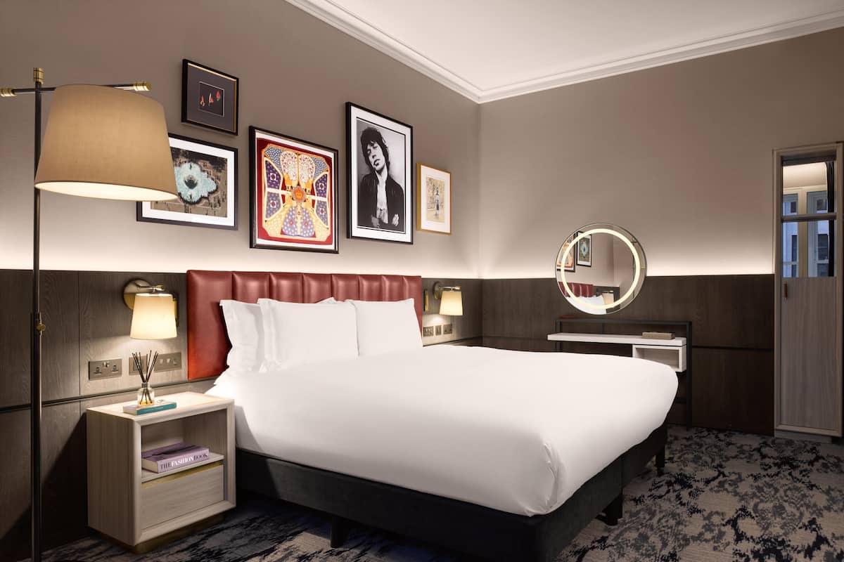 Egyptian cotton sheets, premium bedding, free minibar, in-room safe