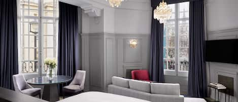 Signature Suite | Egyptian cotton sheets, premium bedding, free minibar, in-room safe