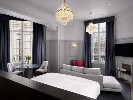 The Trafalgar St. James London, Curio Collection by Hilton