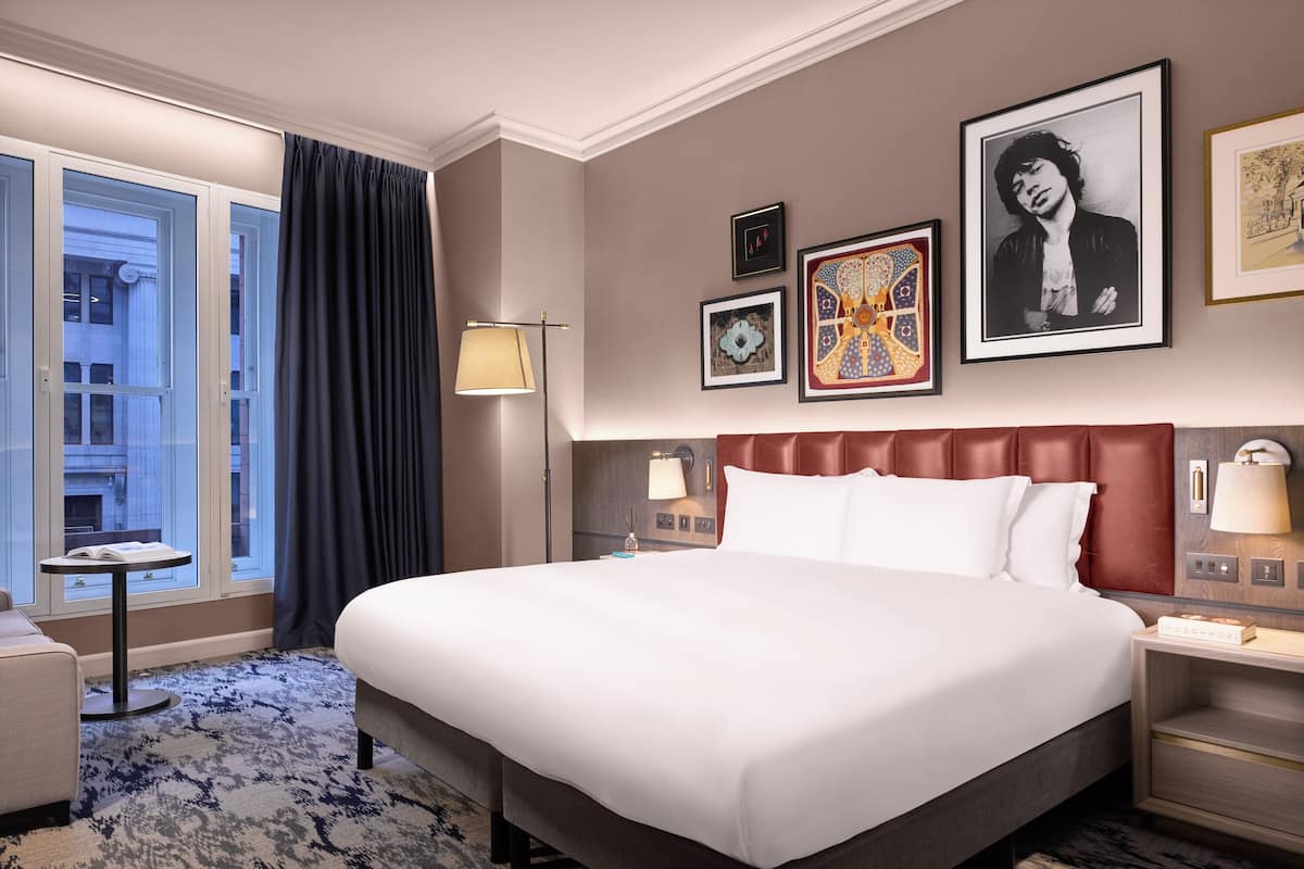 Phòng dành cho gia đình, 1 giường cỡ king và sofa giường (St James) | Khu phòng khách