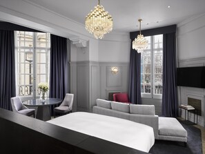 Suite (Landseer) | Egyptian cotton sheets, premium bedding, free minibar, in-room safe - The Trafalgar St. James London, Curio Collection by Hilton (London)