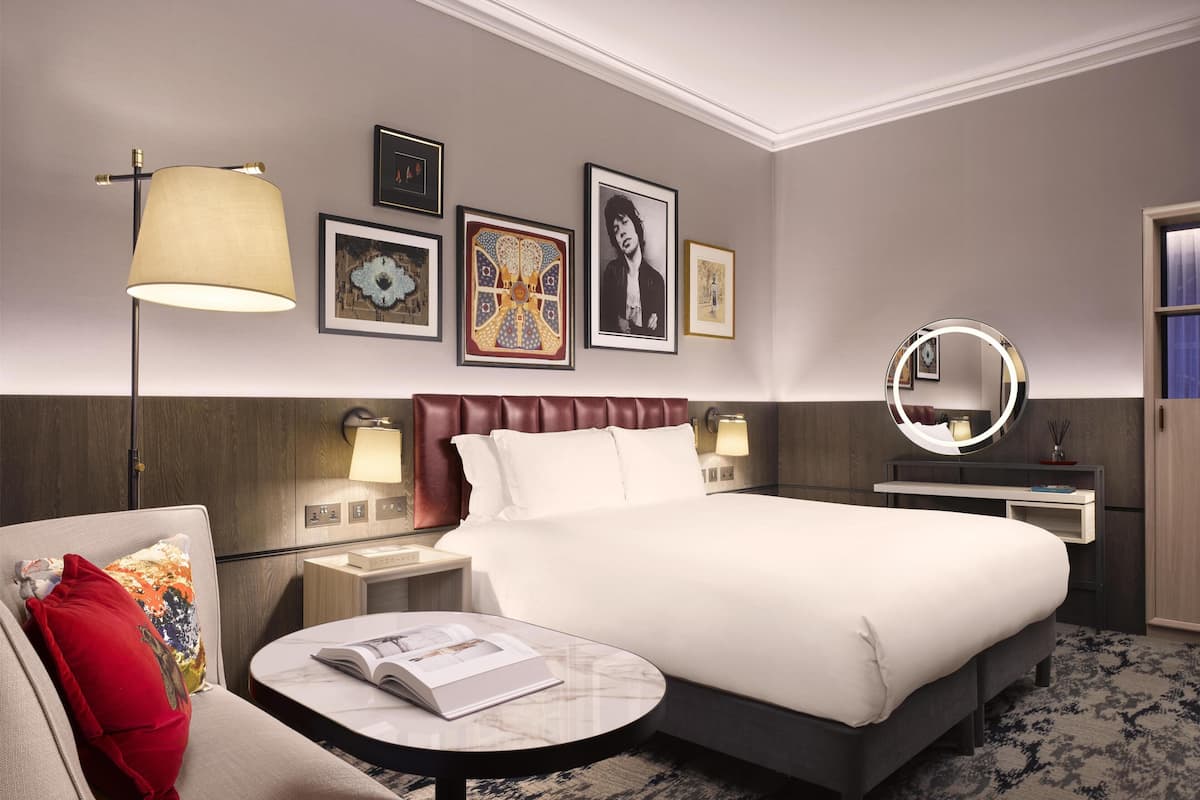 Room, 1 King Bed (Trafalgar)