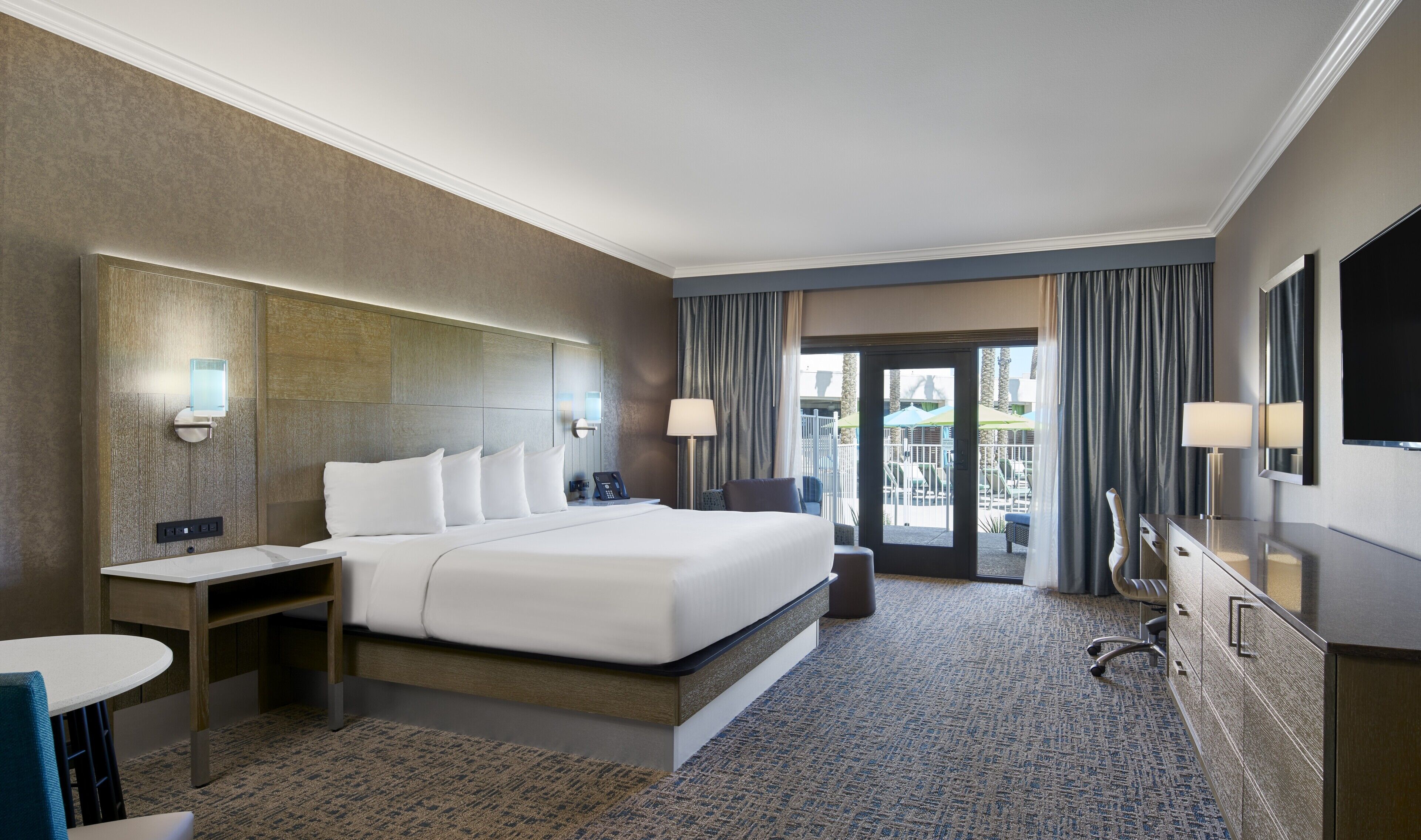 Resort Premium Pool View Room , 1 King