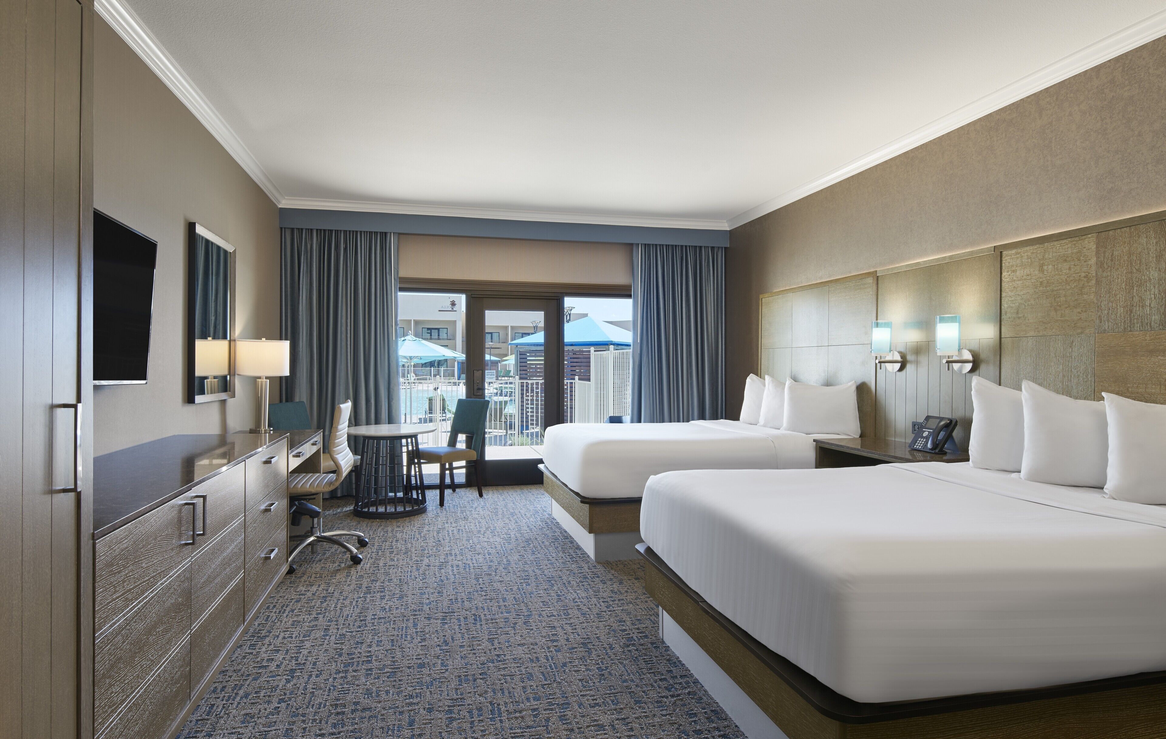 Resort Premium Pool View Room , 2 Queens | Brankas, setrika/meja setrika, dan tempat tidur lipat/tambahan