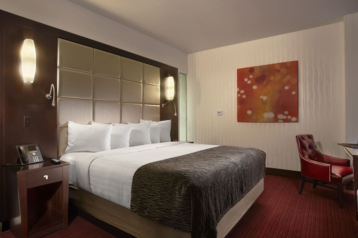 Classic Room, 1 King Bed (Cactus Tower)