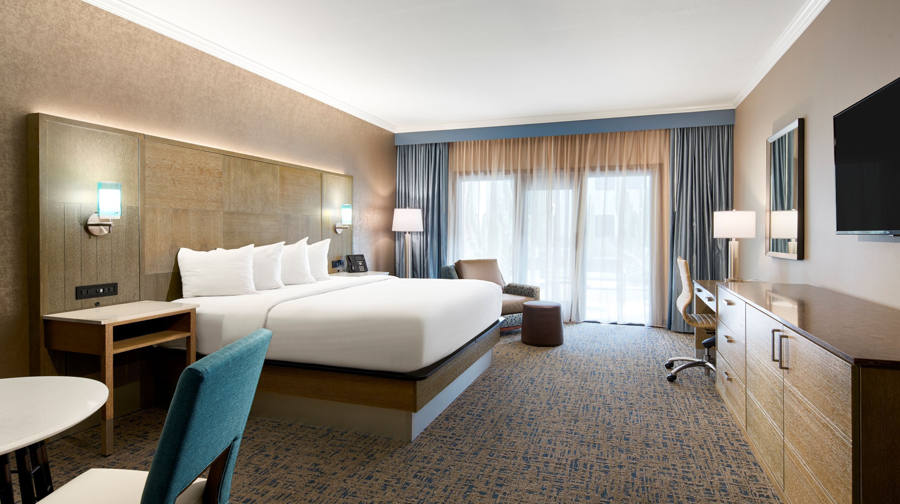 Resort Luxury Room , 1 King | Brankas, setrika/meja setrika, dan tempat tidur lipat/tambahan