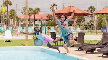 2 outdoor pools, sun loungers