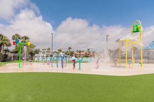 2 piscinas al aire libre, tumbonas