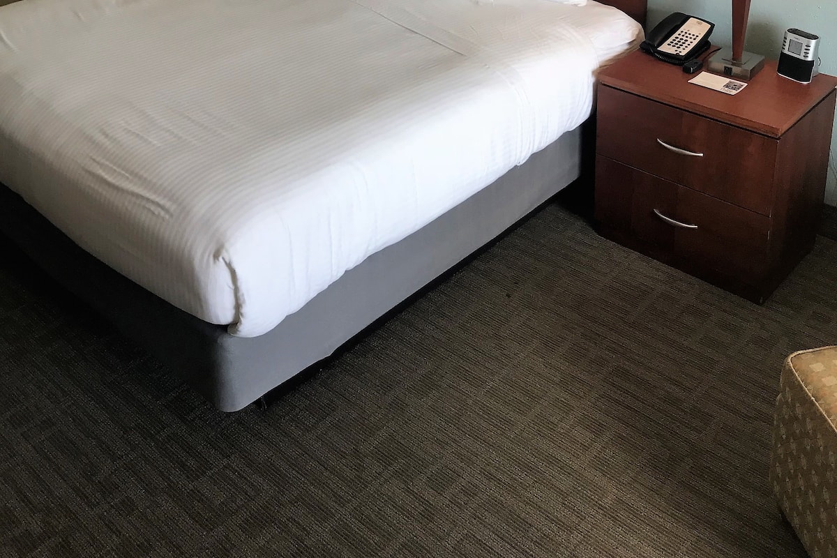 Desk, blackout drapes, iron/ironing board, free cribs/infant beds