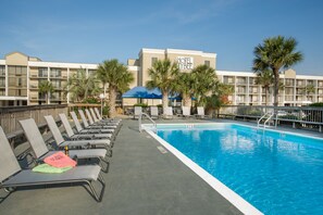 2 outdoor pools, sun loungers