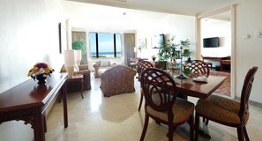 Club Room City View | In-room dining - Aryaduta Makassar (Makassar)