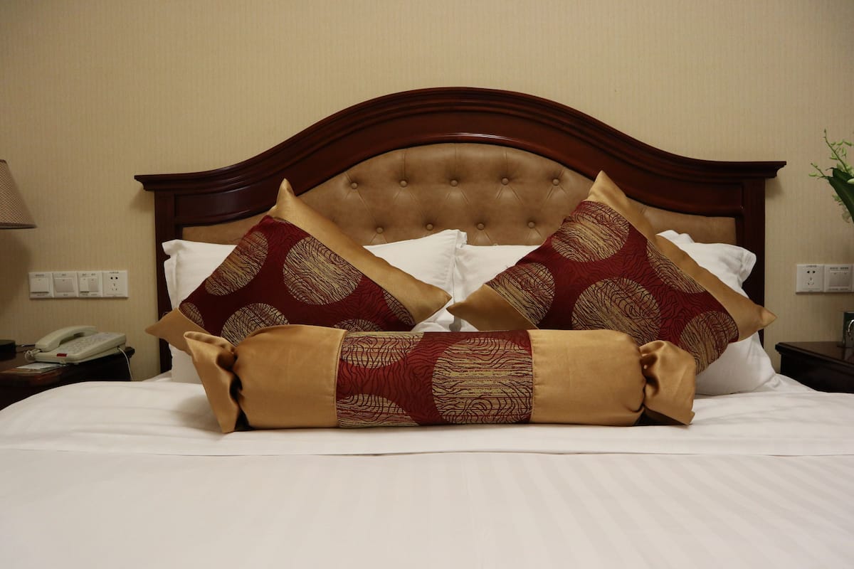 Standard Twin Room | Premium bedding, minibar, in-room safe, desk